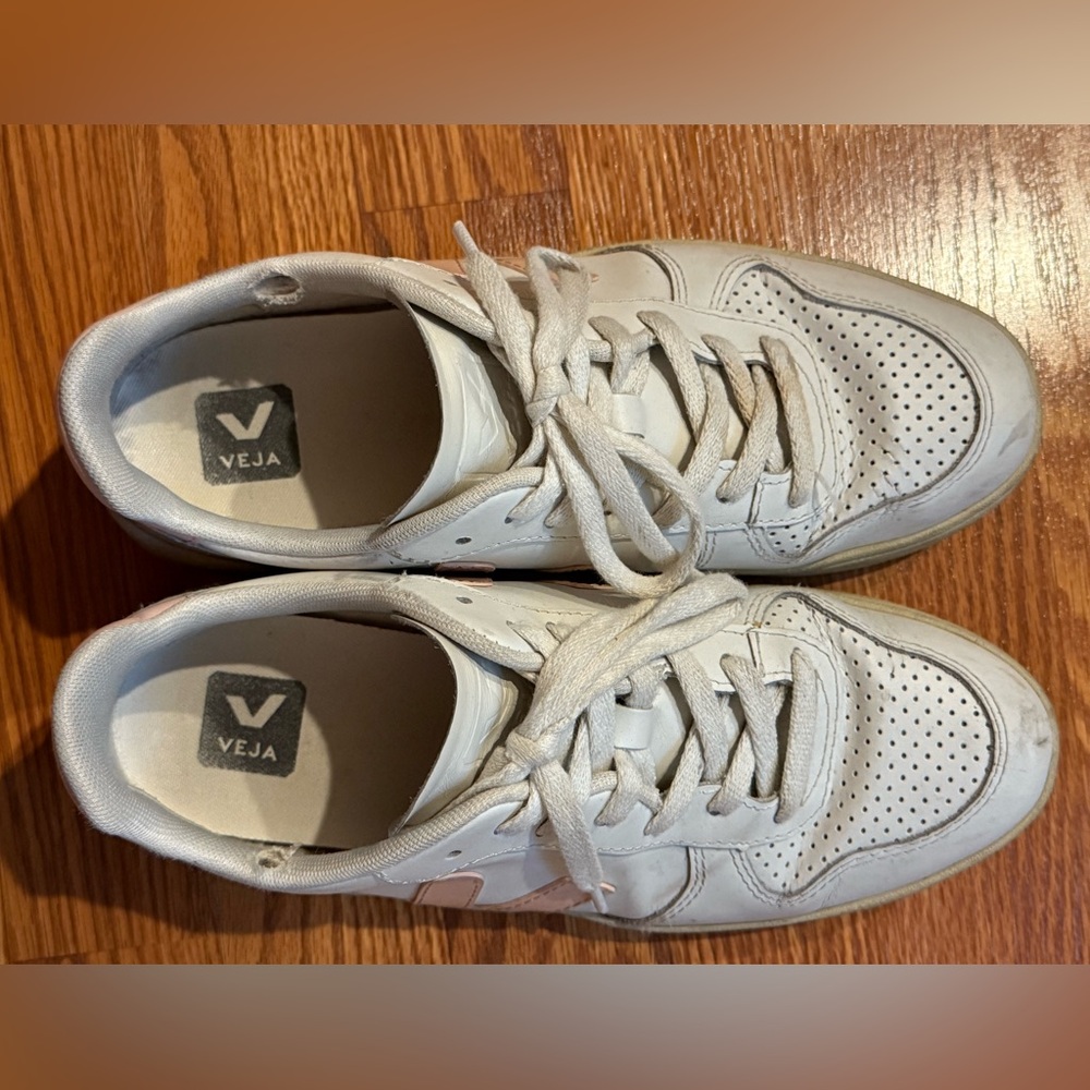Veja Women's Cream and White Sneakers